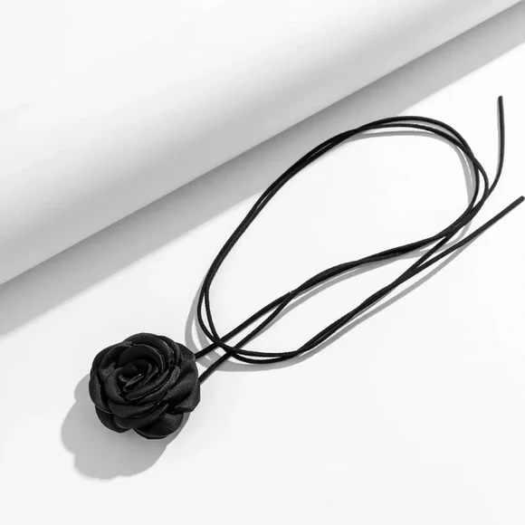 🌟 Romantic Gothic  Black Camellia Big Rose Flower Necklace for Women Adjustable - Picture 2 of 4